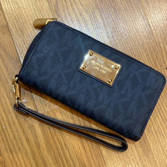 Navy Michael Kors wallet with tags - Picture 1 of 2